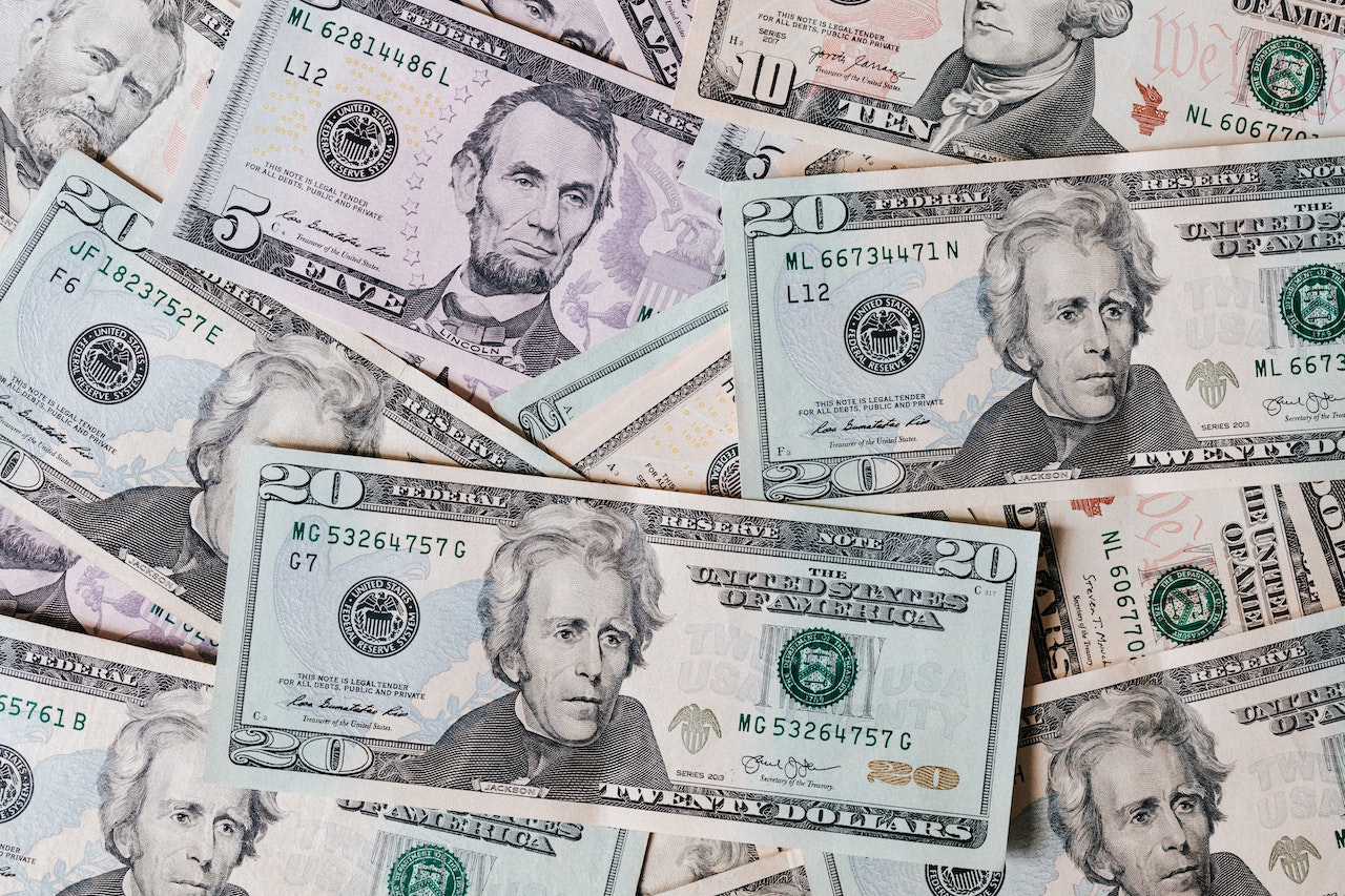 Przyszłość pieniądza – czy papierowe pieniądze odejdą w zapomnienie?