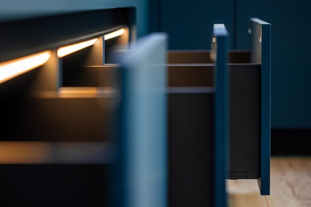 Jak wybrać idealne zawiasy meblowe do Twojego wnętrza?