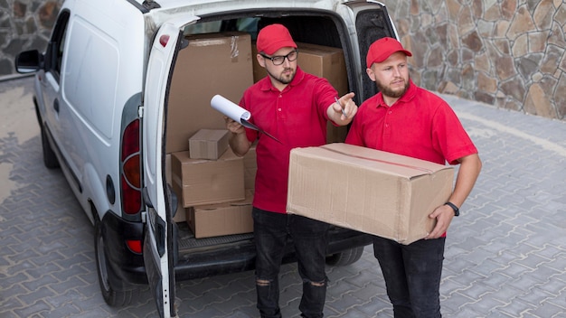 Jakie korzyści niesie leasing samochodów dostawczych dla małych i średnich przedsiębiorstw?